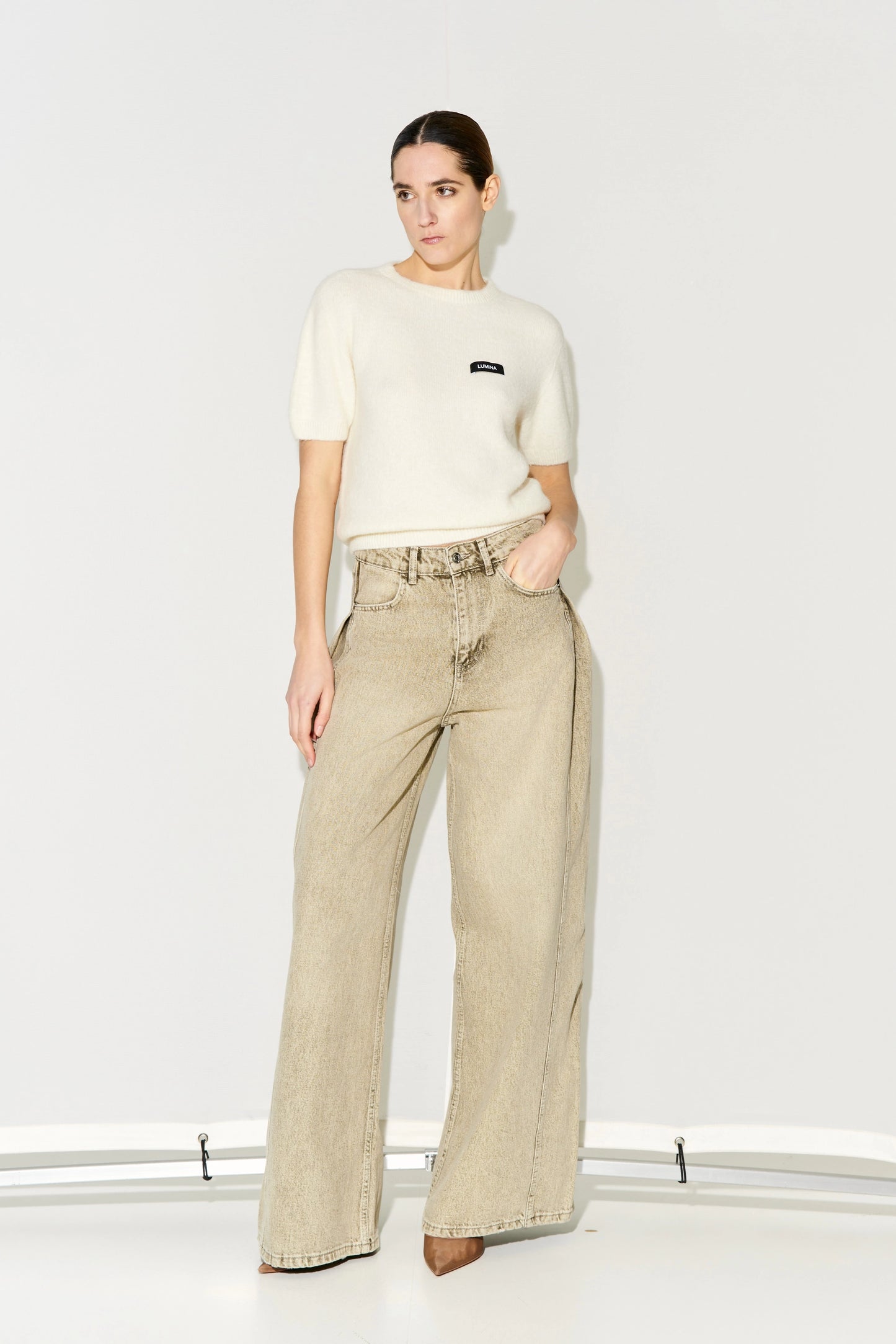 Lumina High-waisted jeans with Pleat Detail