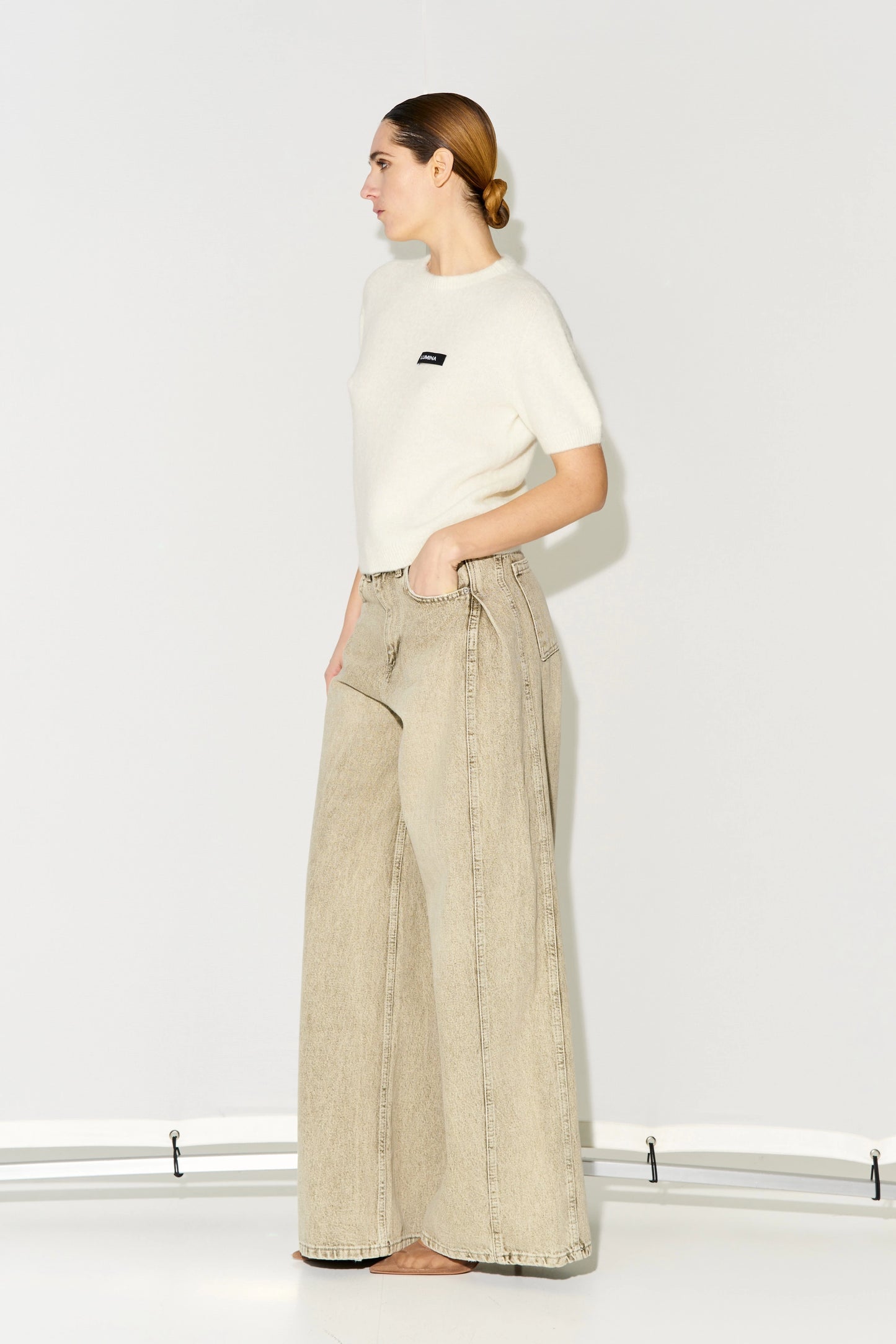 Lumina High-waisted jeans with Pleat Detail